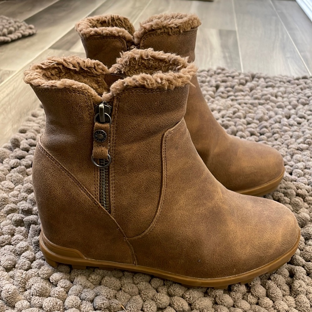 Yellowbox Corabelle Taupe booties with shearling accent